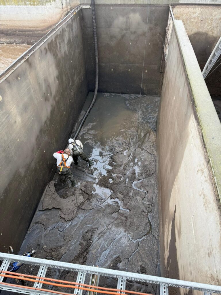 TDK silo tank and vessel cleaning
